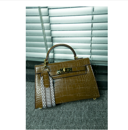 Fashion slung classic handbag