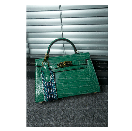 Fashion slung classic handbag