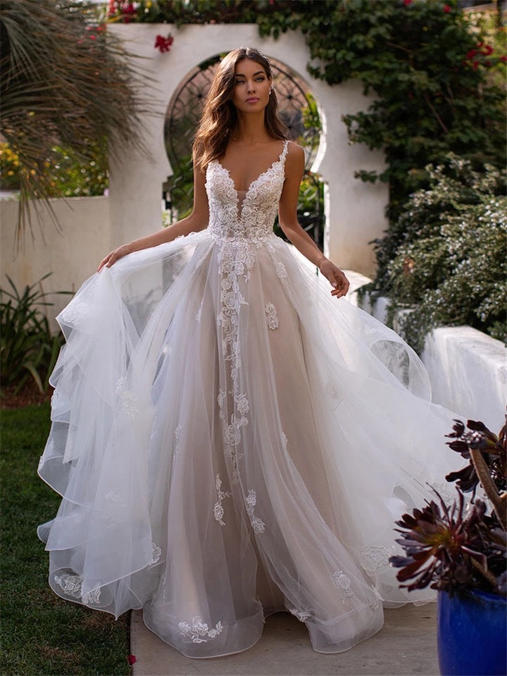 Slim And Deep V Suspender Light Wedding Dress