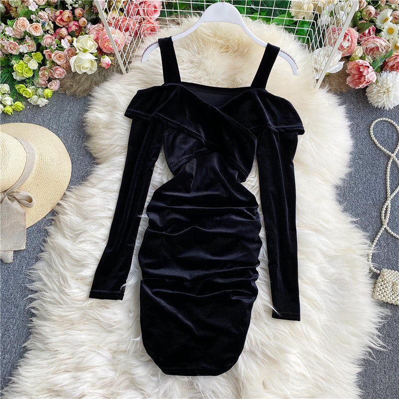 Long-Sleeved Black Gold Velvet Dress Folds