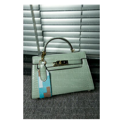 Fashion slung classic handbag