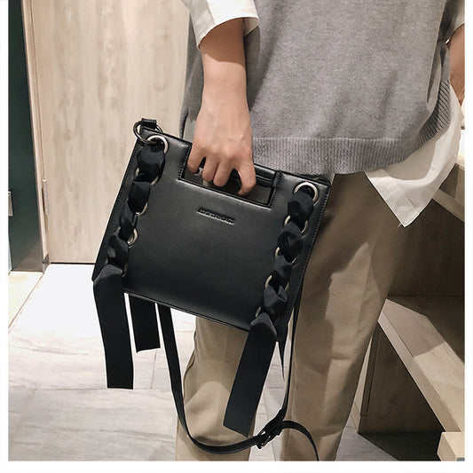 Single shoulder square bag