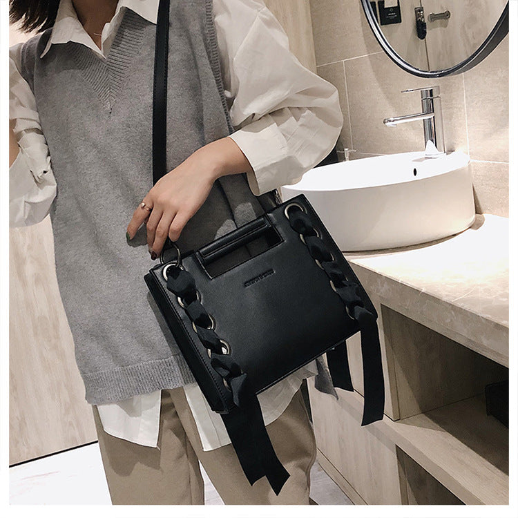 Single shoulder square bag