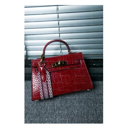 Fashion slung classic handbag