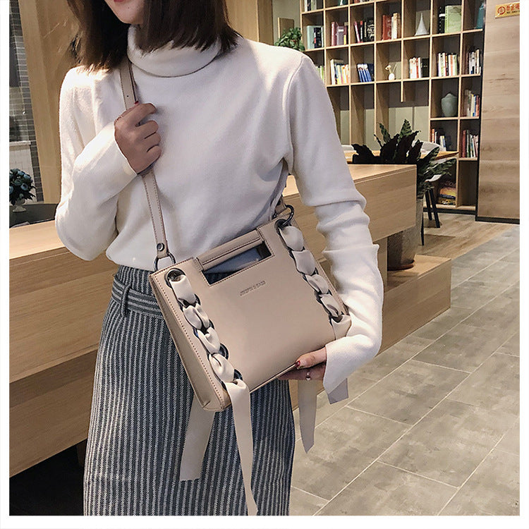 Single shoulder square bag